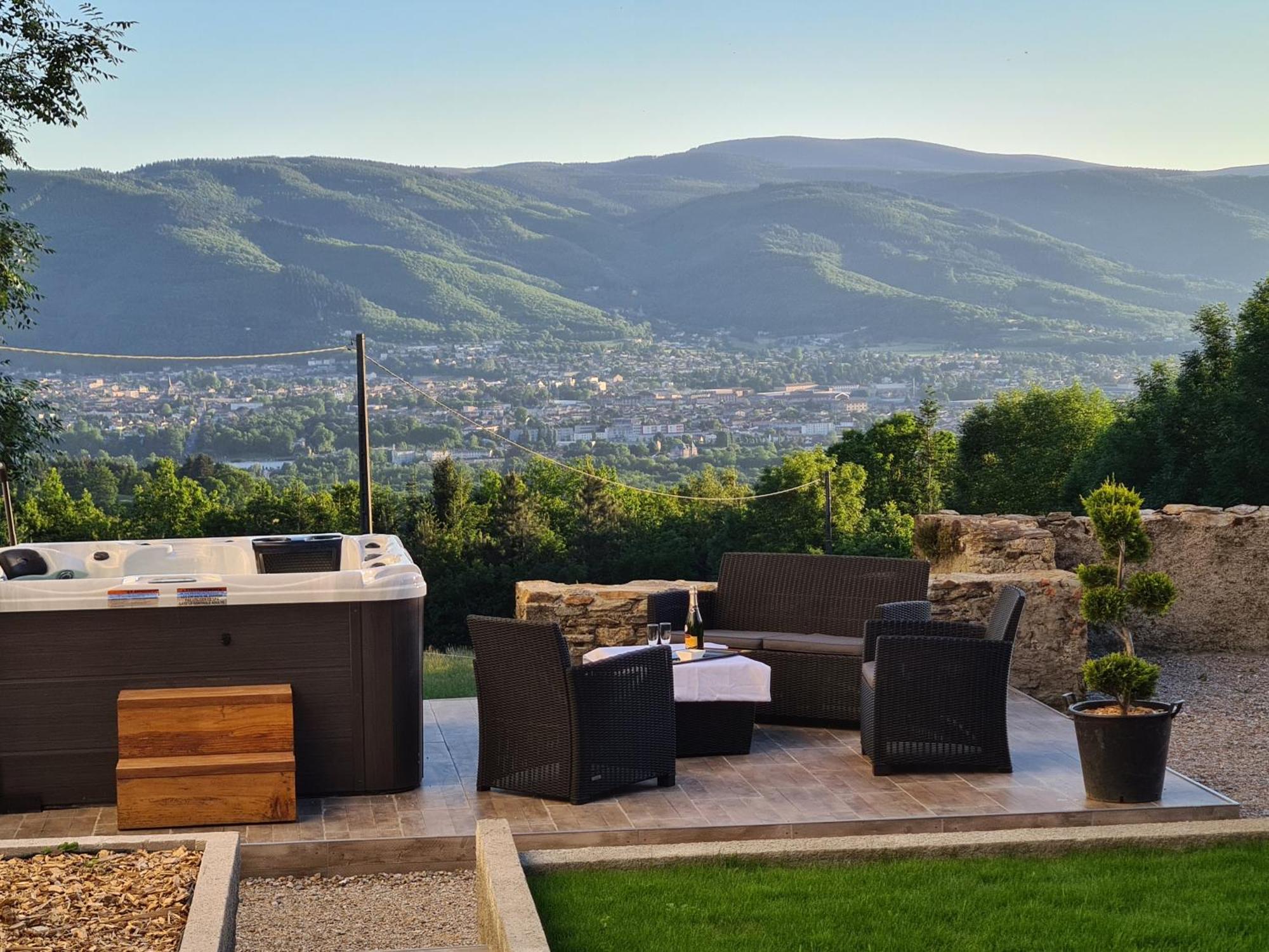 Gite Confortable Avec Spa Prive Et Confort Moderne Pont-de-Larn Bagian luar foto