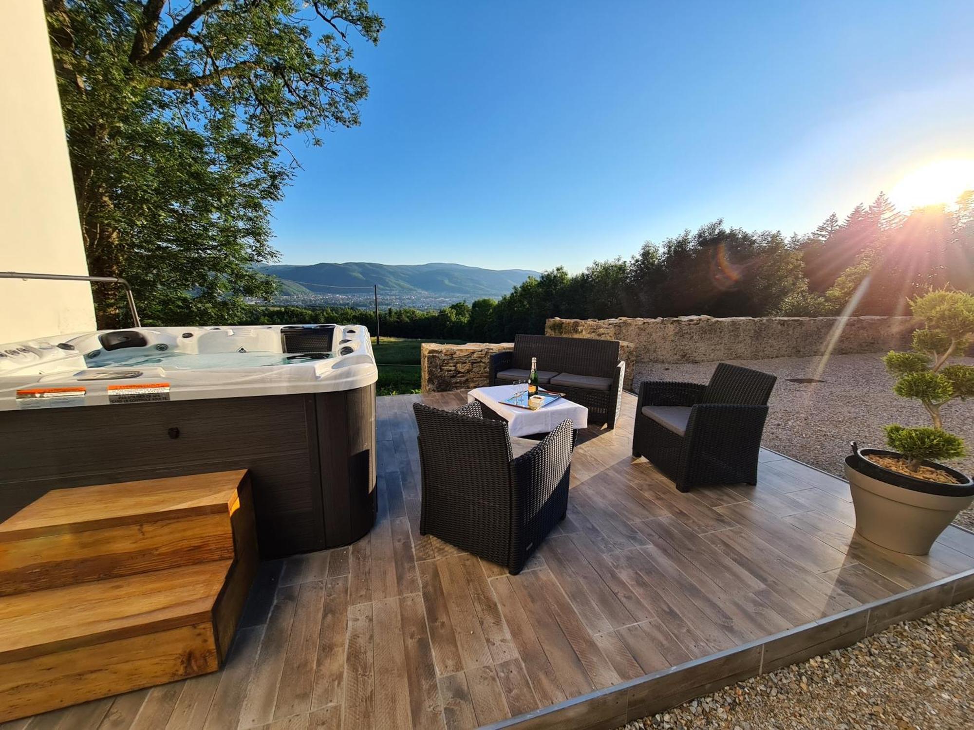 Gite Confortable Avec Spa Prive Et Confort Moderne Pont-de-Larn Bagian luar foto